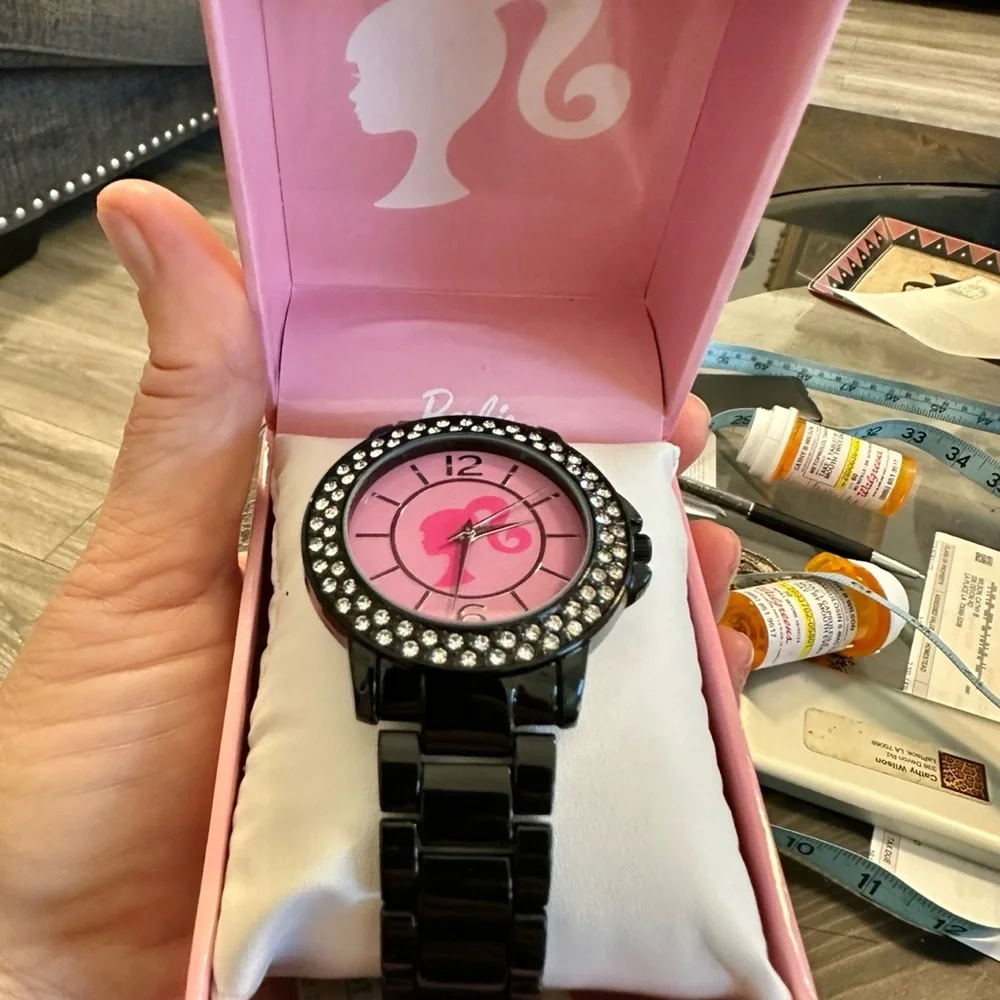 Martell Barbie watch with Swarovski crystals new in box. Very rare watch. - Picture 2 of 8